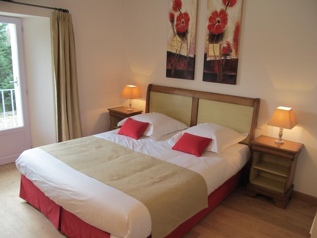Au Domelia Provinois Cerneux Room photo
